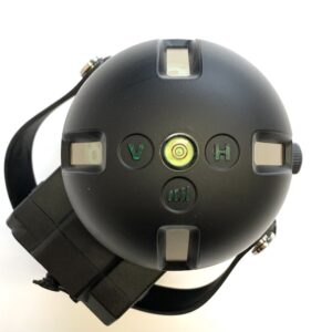 黒いレーザー墨出し器を上から見た画像