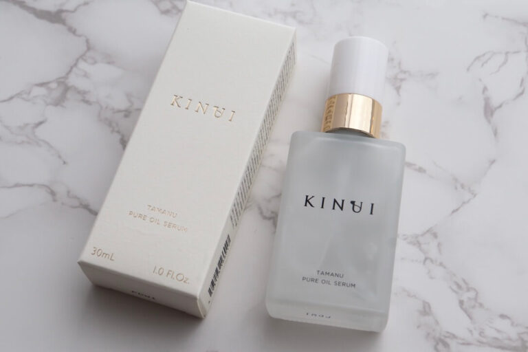 化粧水と化粧水の箱