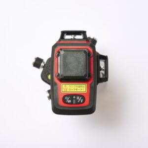 四角いレーザー墨出し器を上から見た画像