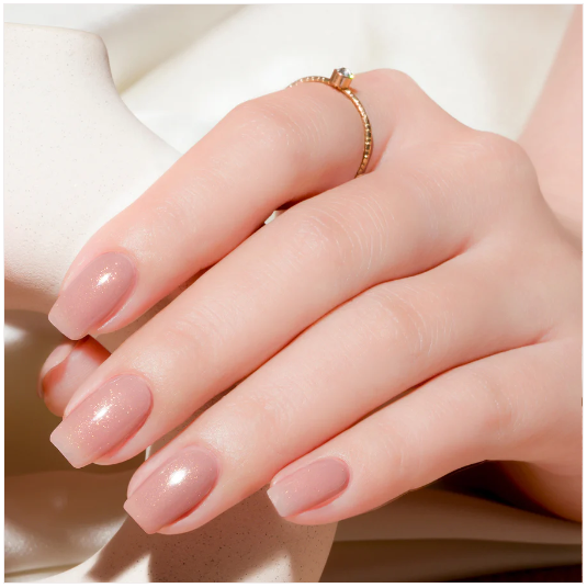 ジェルネイルを塗った指先の画像
