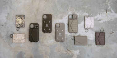 スマホケースとミニ財布を並べた画像