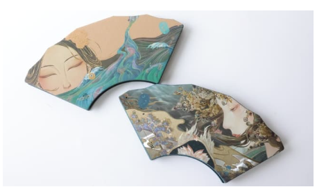 扇型のアイシャドウパレットの画像