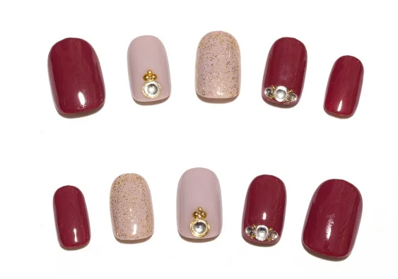 ボルドーカラーのシンプルネイル