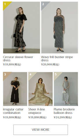 ドレスを着た女性