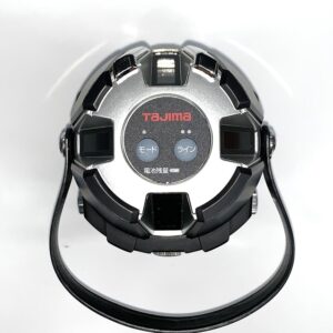 黒とシルバーのレーザー墨出し器を上から見た画像